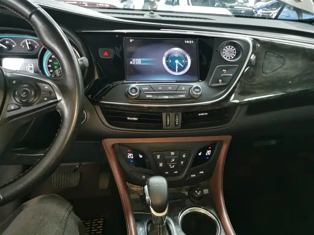 Buick Envision Plus 2016 — фото 9