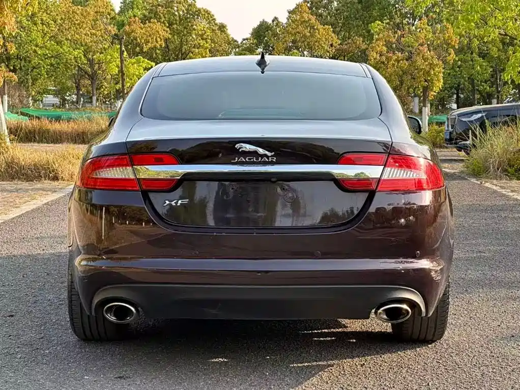 Jaguar XF 2014 — фото 8