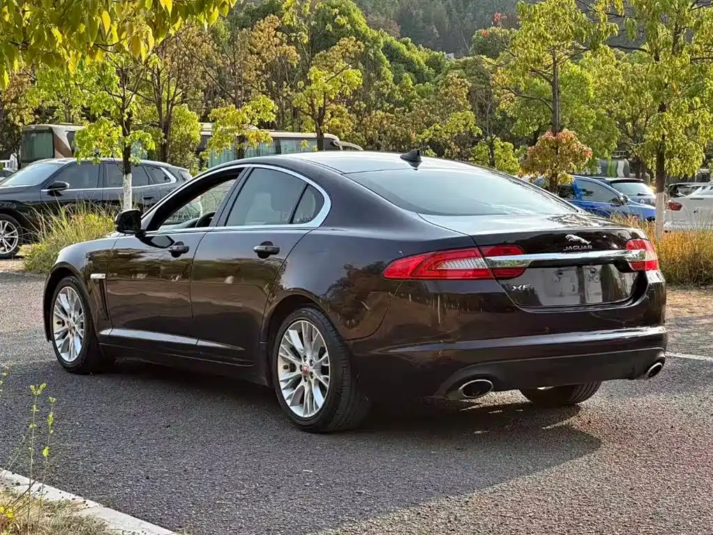 Jaguar XF 2014 — фото 9