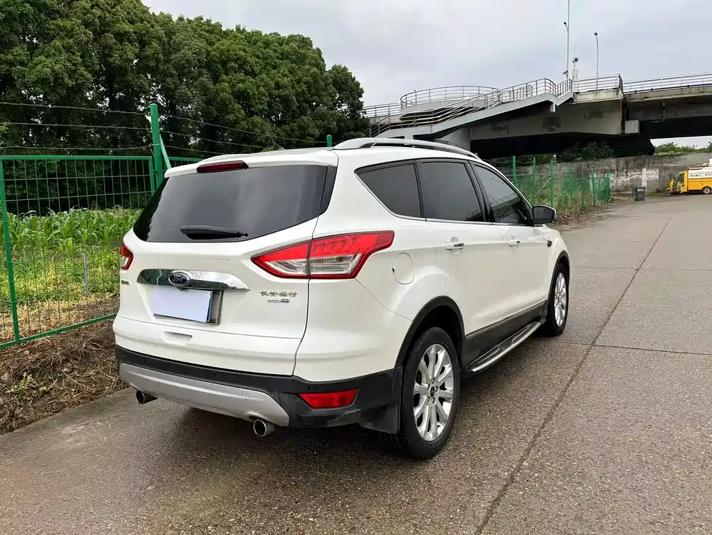 Ford Kuga 2015 — фото 17