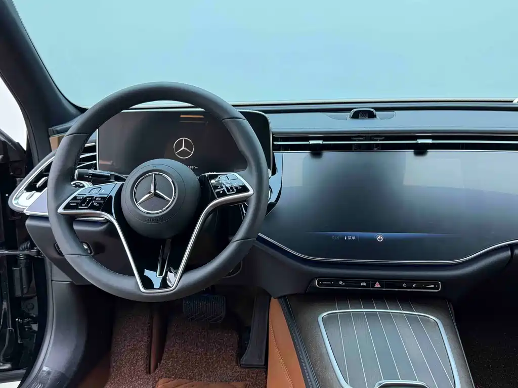 Mercedes-Benz E-Class 2025 — фото 15
