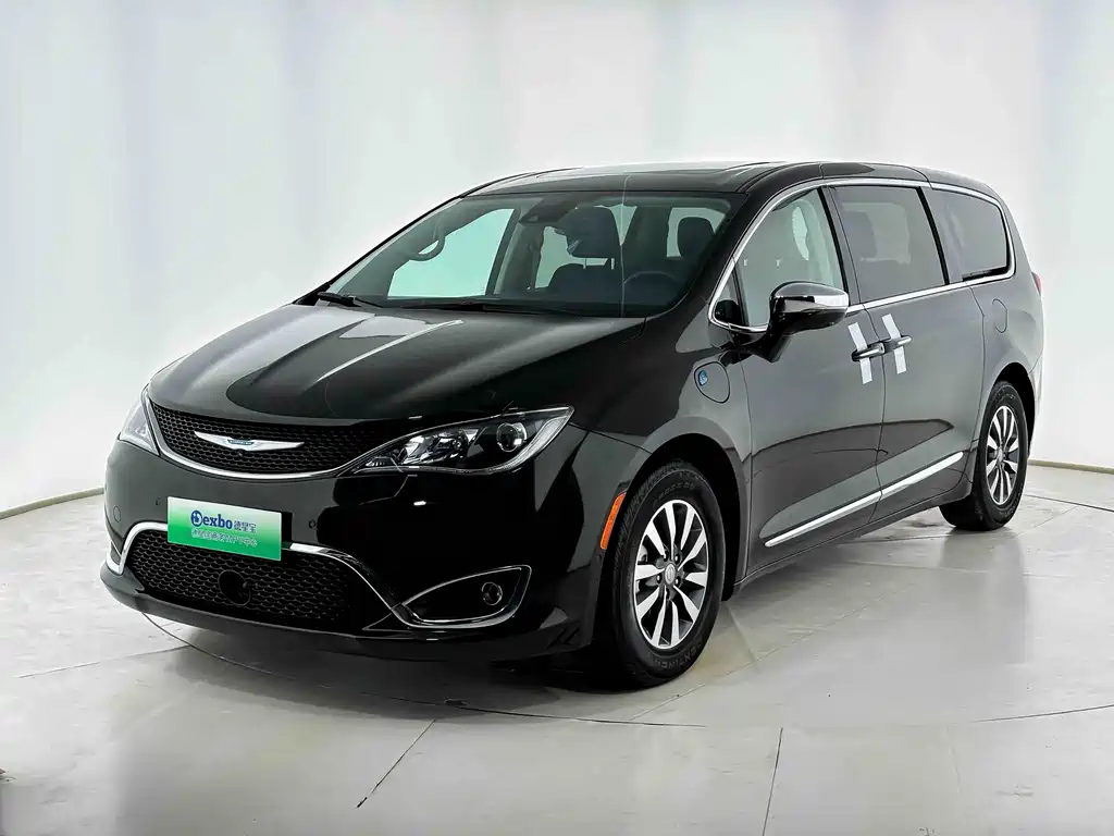 Chrysler Grand Voyager PHEV 2025 — фото 1