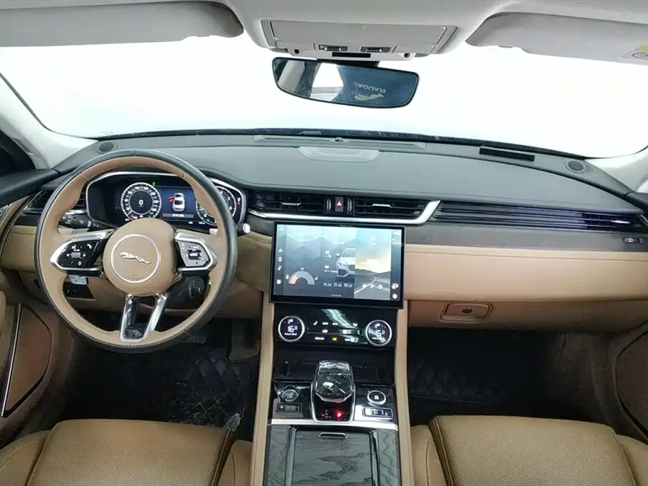 Jaguar XFL 2024 — фото 12