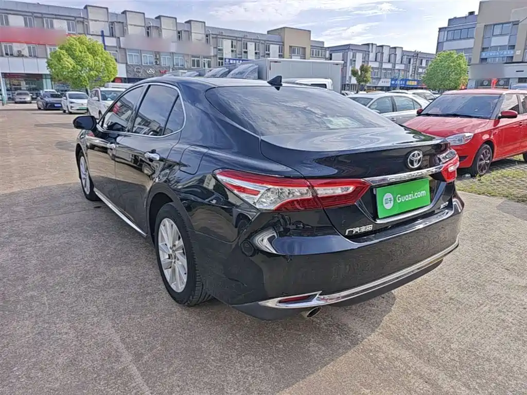 Toyota Camry 2023 — фото 5
