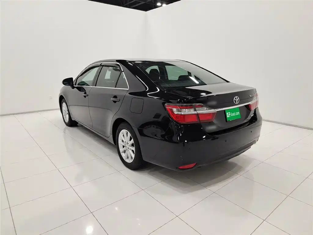 Toyota Camry 2015 — фото 5