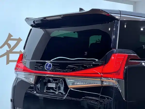 Lexus LM 2022