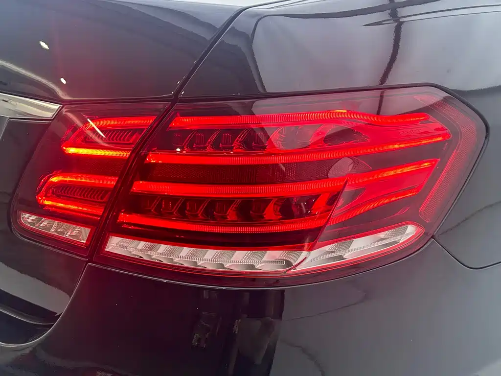 Mercedes-Benz E-Class 2014 — фото 17