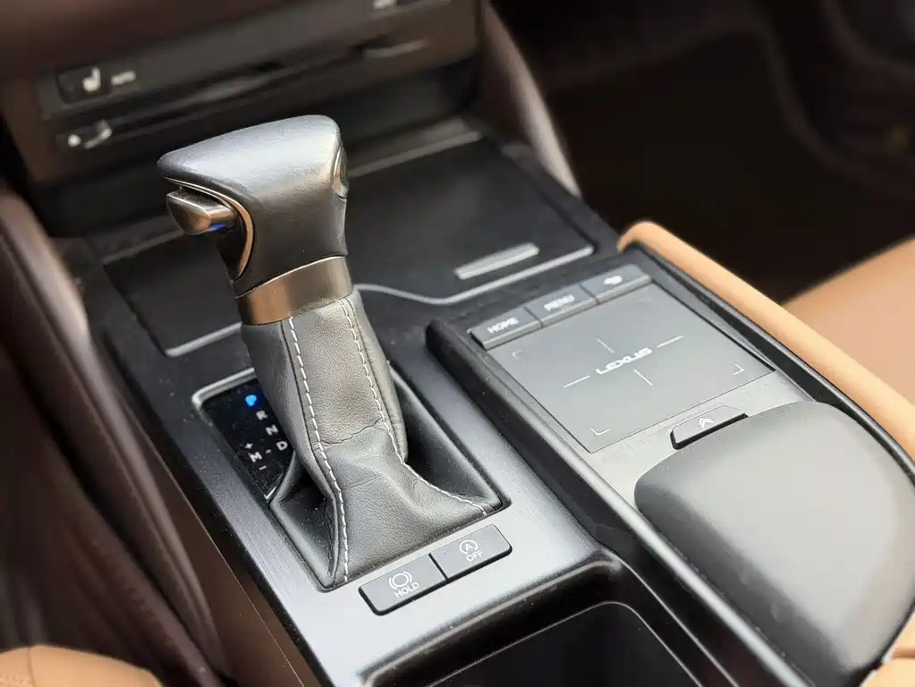 Lexus ES 2020