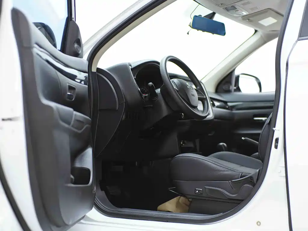 Mitsubishi Outlander 2022 — фото 17