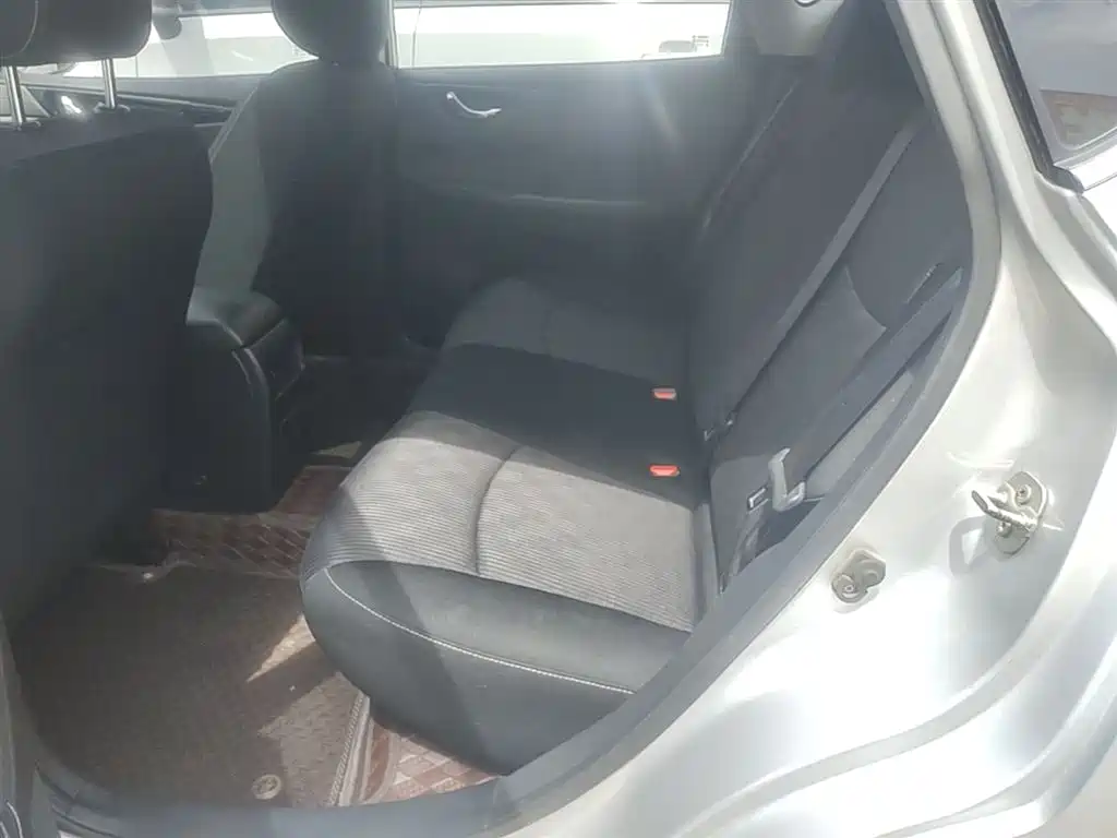 Nissan Tiida 2017 — фото 17