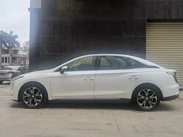 Hongqi E-QM5 2021