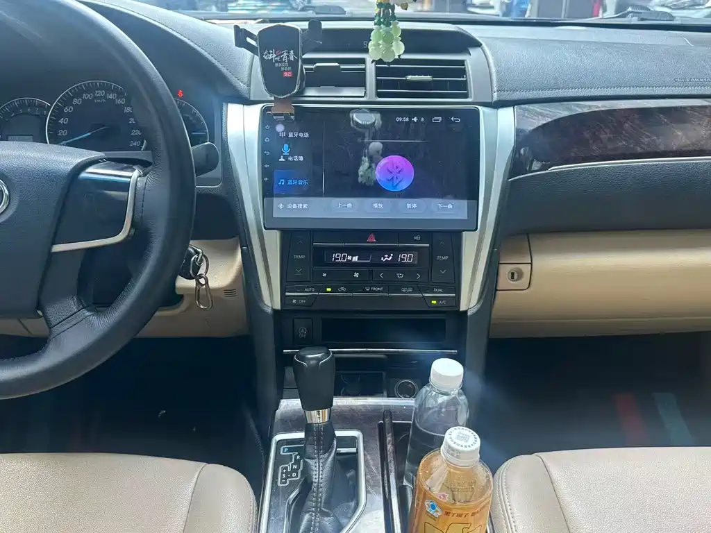 Toyota Camry 2017 — фото 10