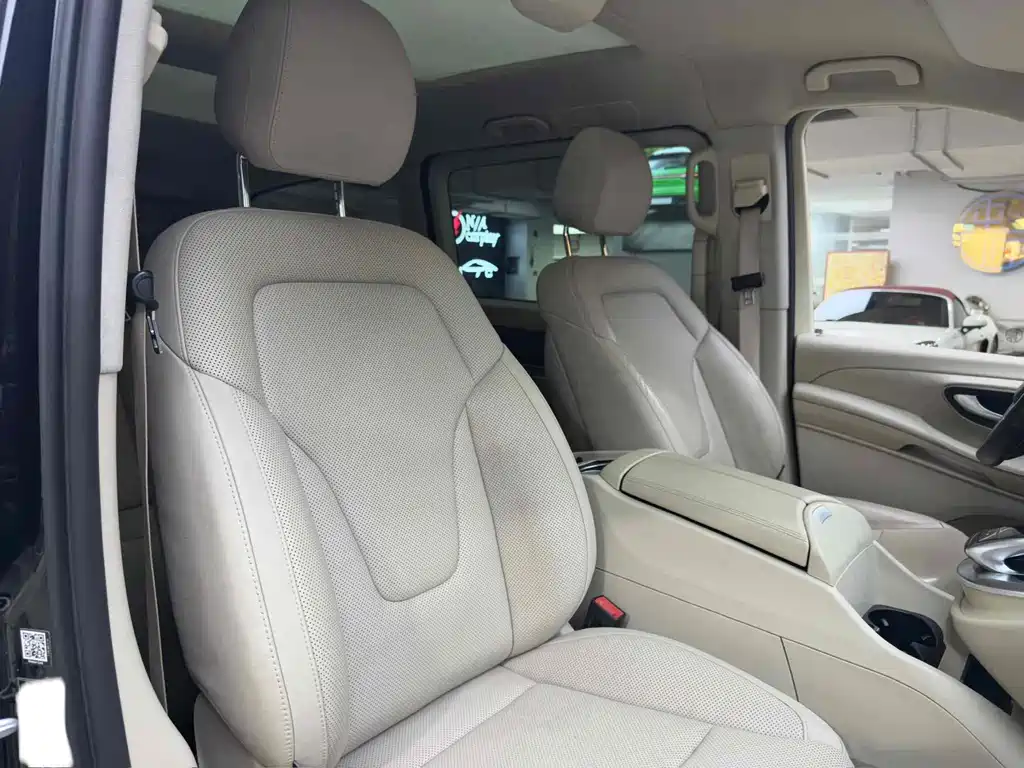 Mercedes-Benz V-Class 2018 — фото 15