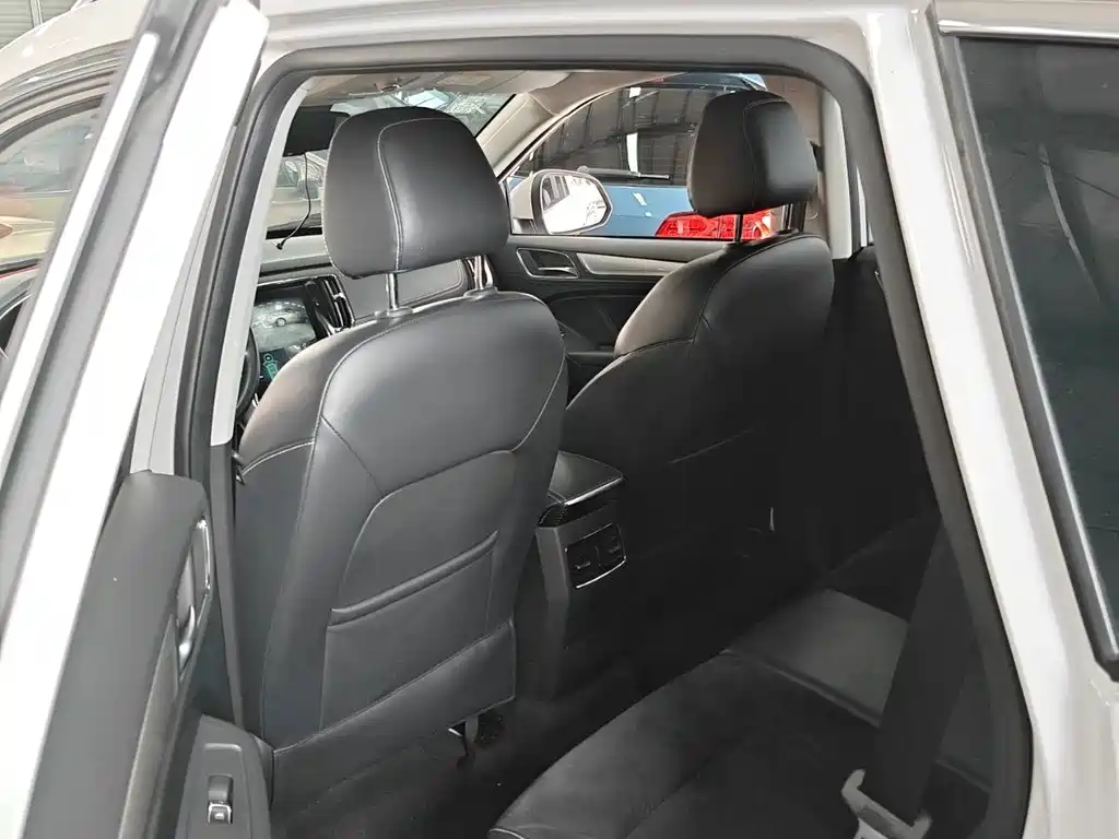 Roewe RX5 New Energy 2019 — фото 11