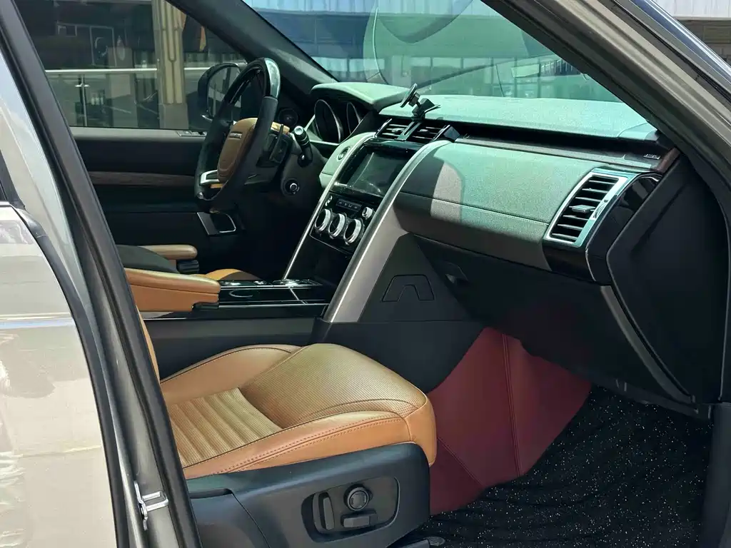 Land Rover Discovery 2018 — фото 25