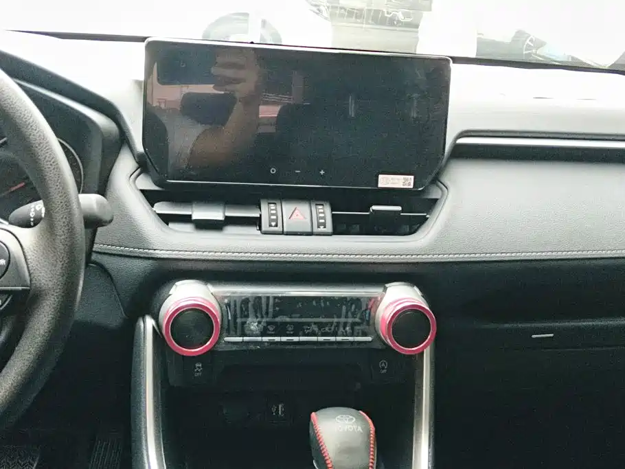 Toyota RAV4 2025 — фото 13