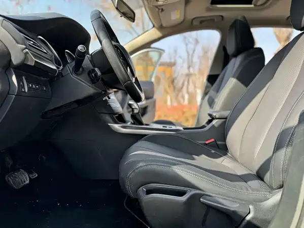 Peugeot 408 2016