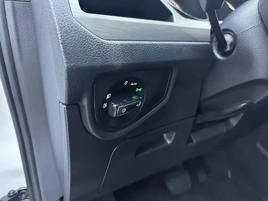 Volkswagen Touran 2023 — фото 17