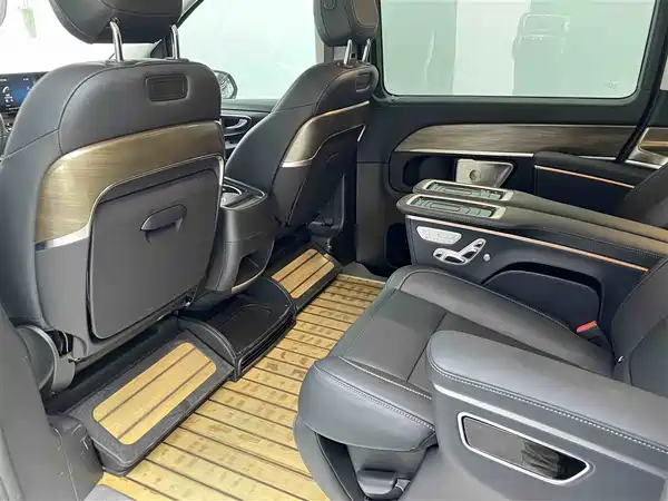 Mercedes-Benz V-Class 2024