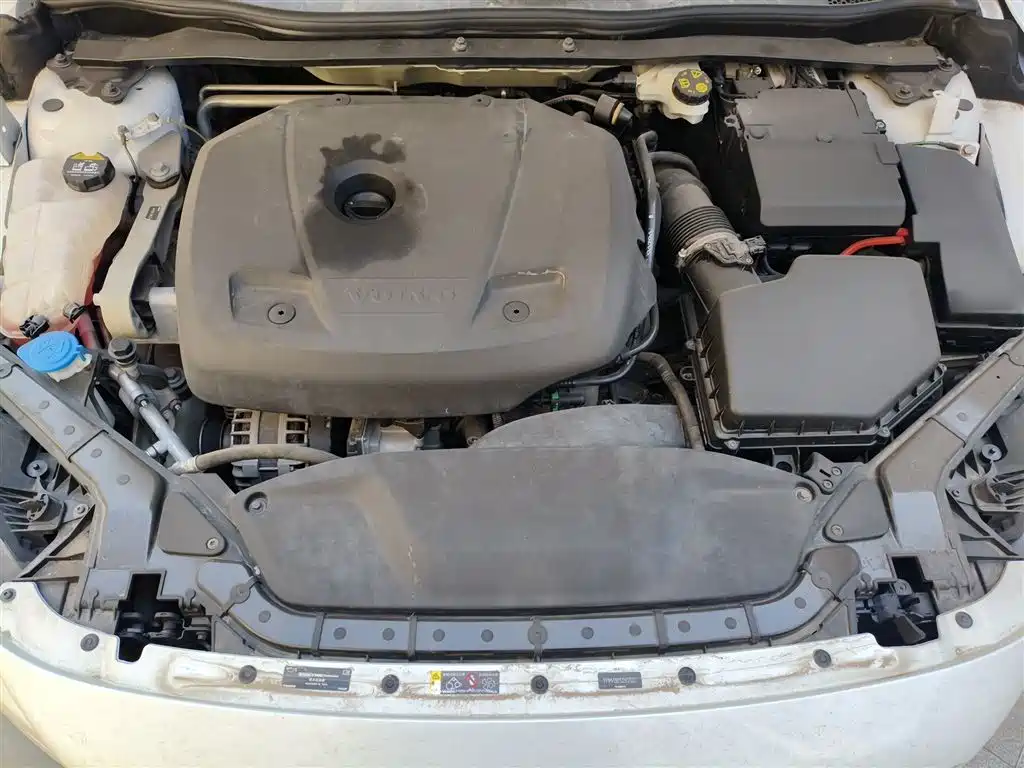 Volvo V40 2017 — фото 11