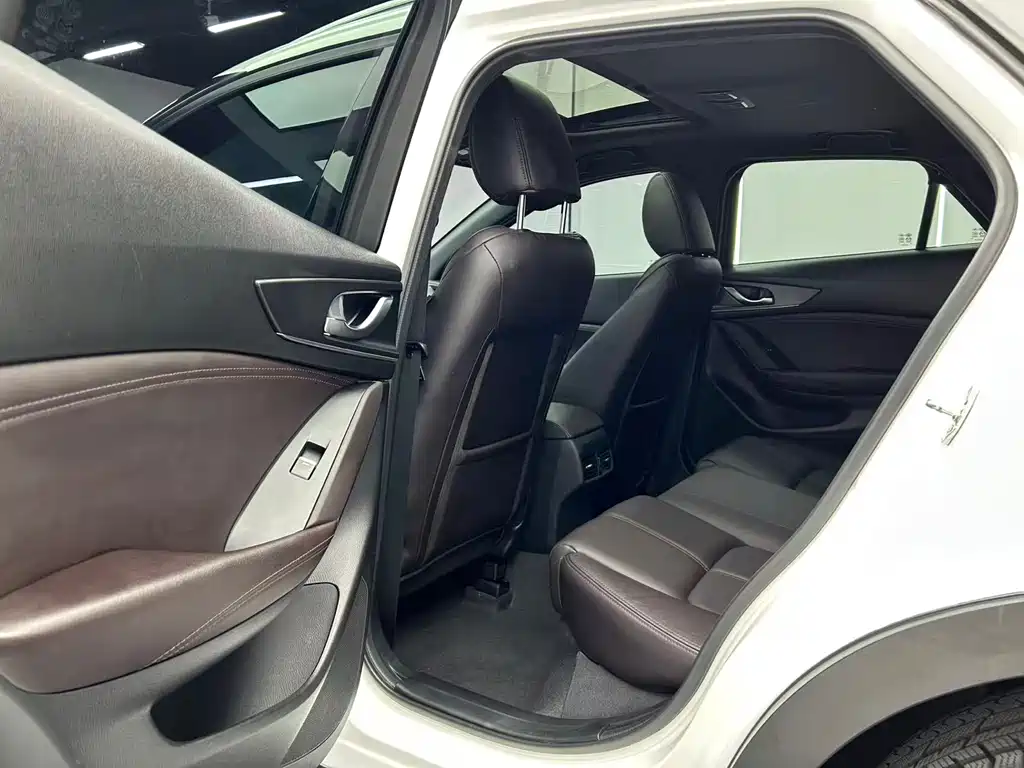 Mazda CX-4 2023 — фото 19