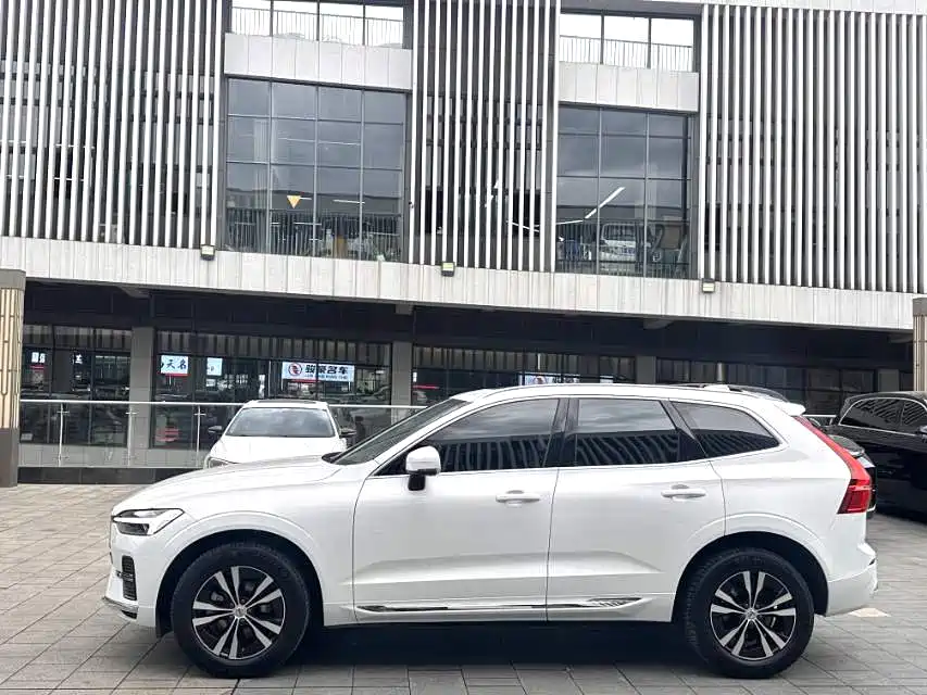 Volvo XC60 2024 — фото 8