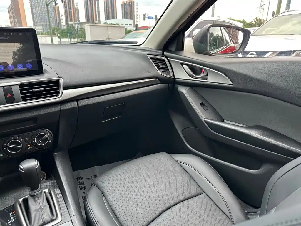 Mazda 3 Axela 2017 — фото 13