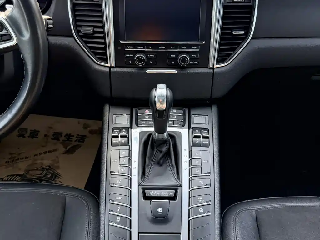 Porsche Macan 2017 — фото 11