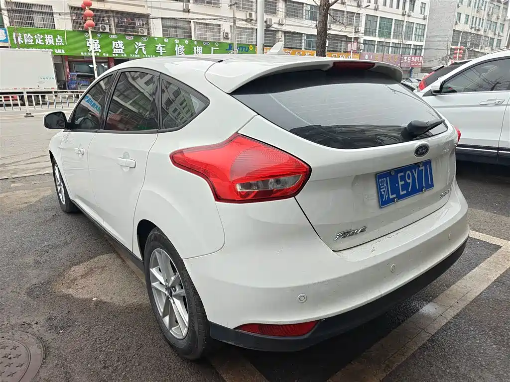 Ford Focus 2018 — фото 23