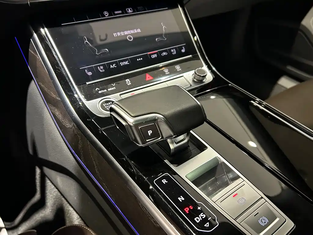 Audi A8 2021 — фото 16