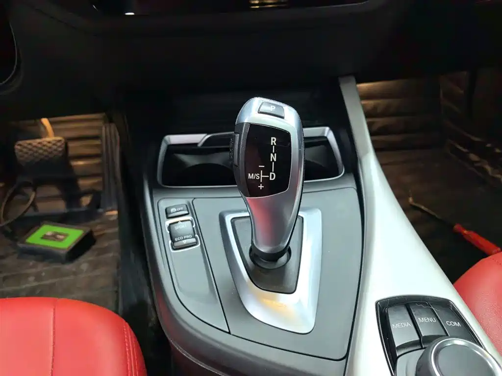 BMW 1 Series 2019 — фото 10
