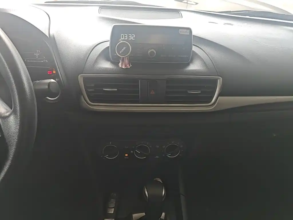 Mazda 3 Axela 2018 — фото 13