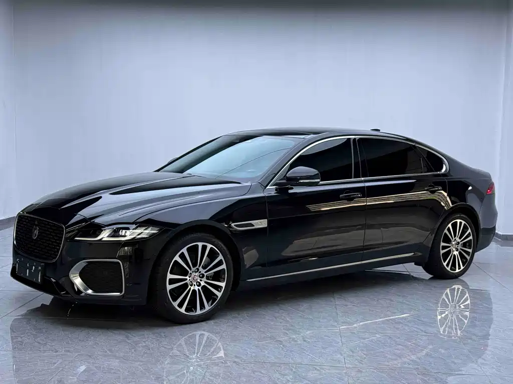 Jaguar XFL 2025 — фото 1