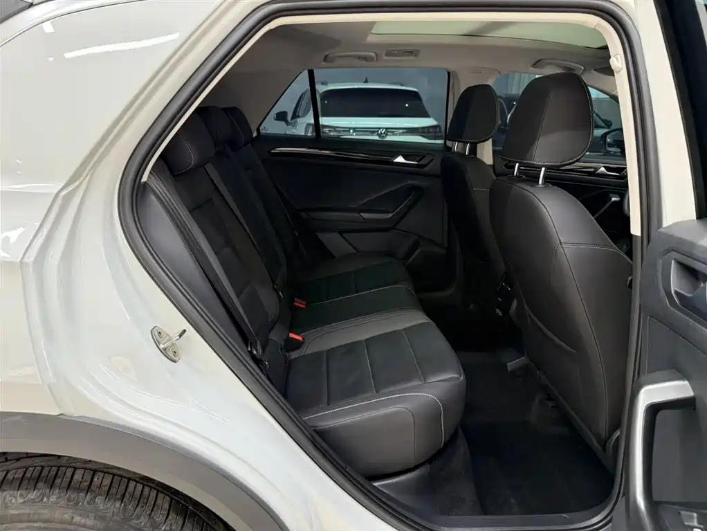 Volkswagen T-Roc 2023 — фото 22