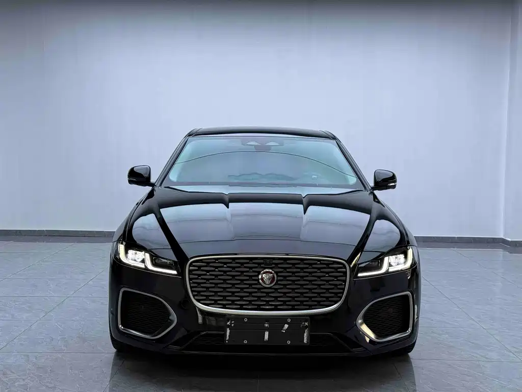 Jaguar XFL 2025 — фото 2