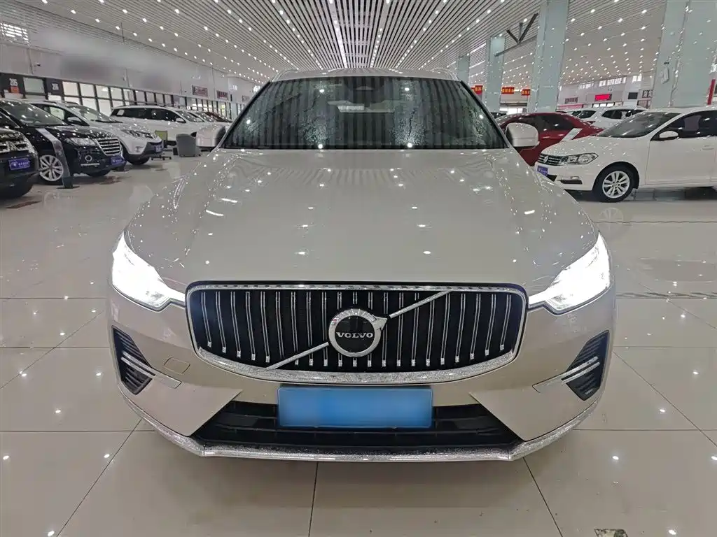Volvo XC60 2023 — фото 3