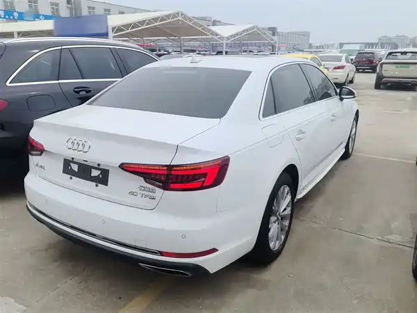 Audi A4L 2019