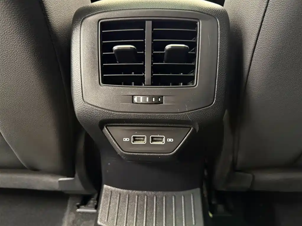 Volkswagen T-Roc 2023 — фото 19