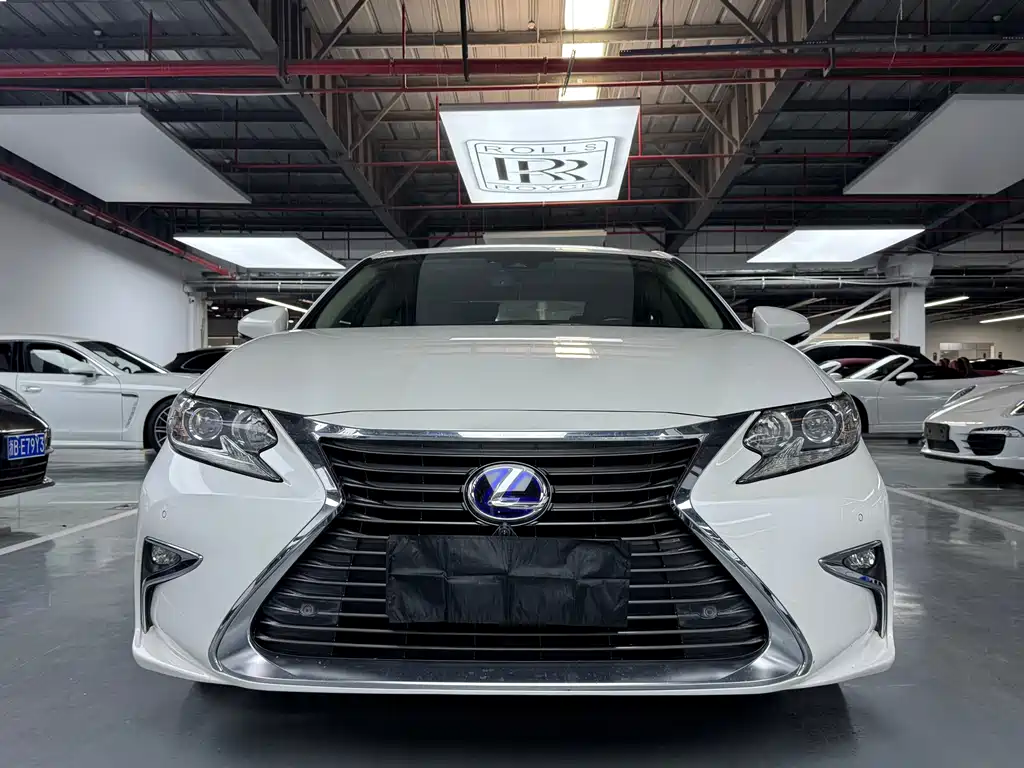 Lexus ES 2018 — фото 2