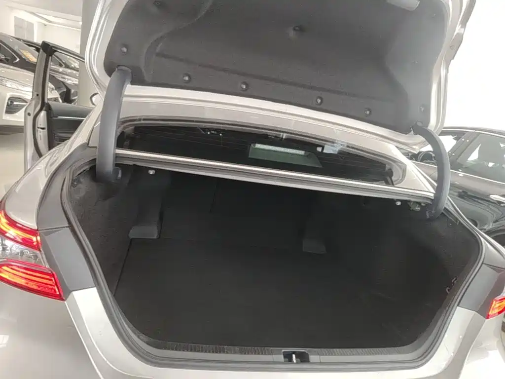 Toyota Camry 2020 — фото 19