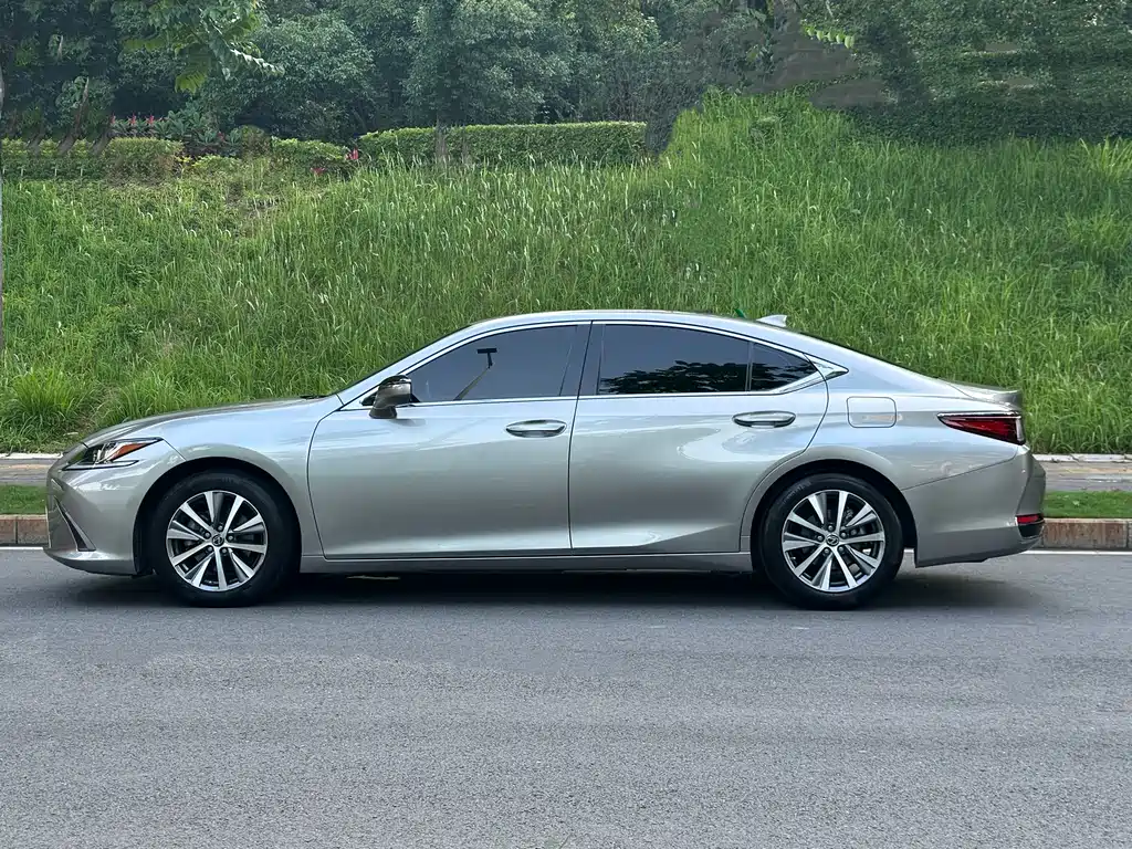 Lexus ES 2020 — фото 3