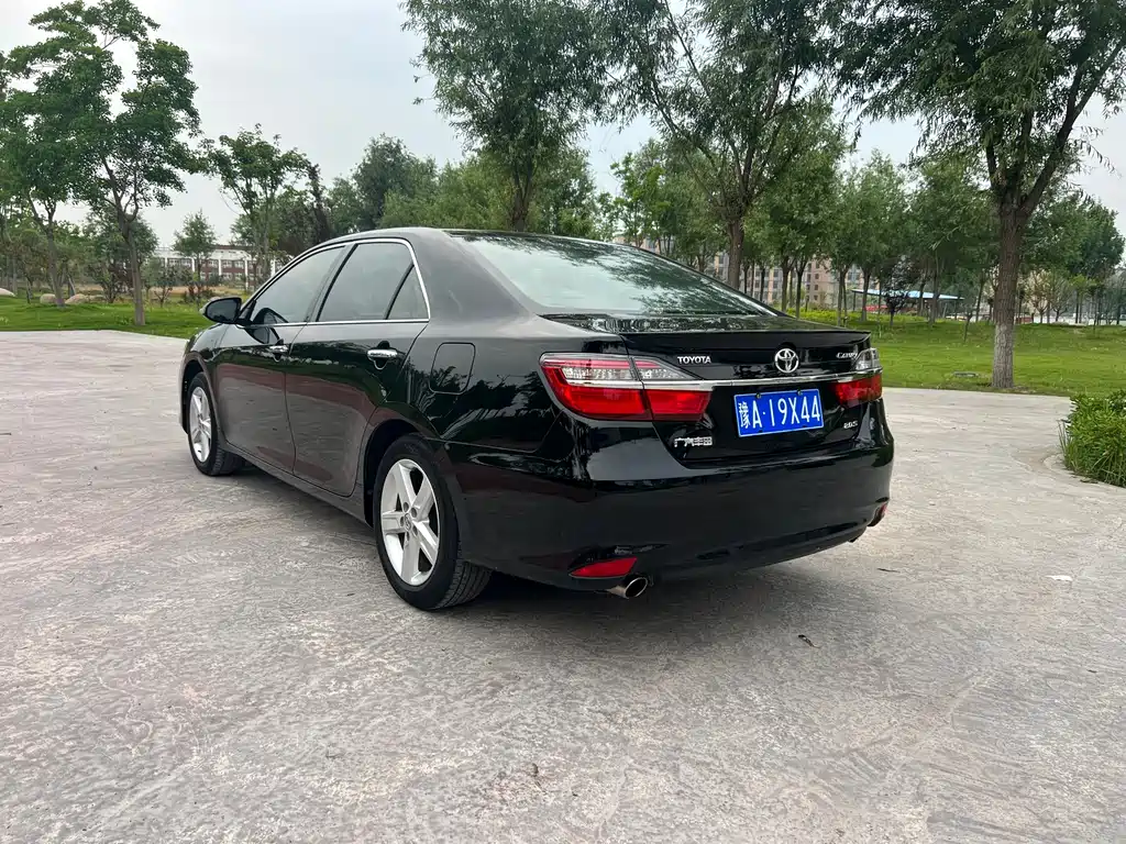 Toyota Camry 2015 — фото 3