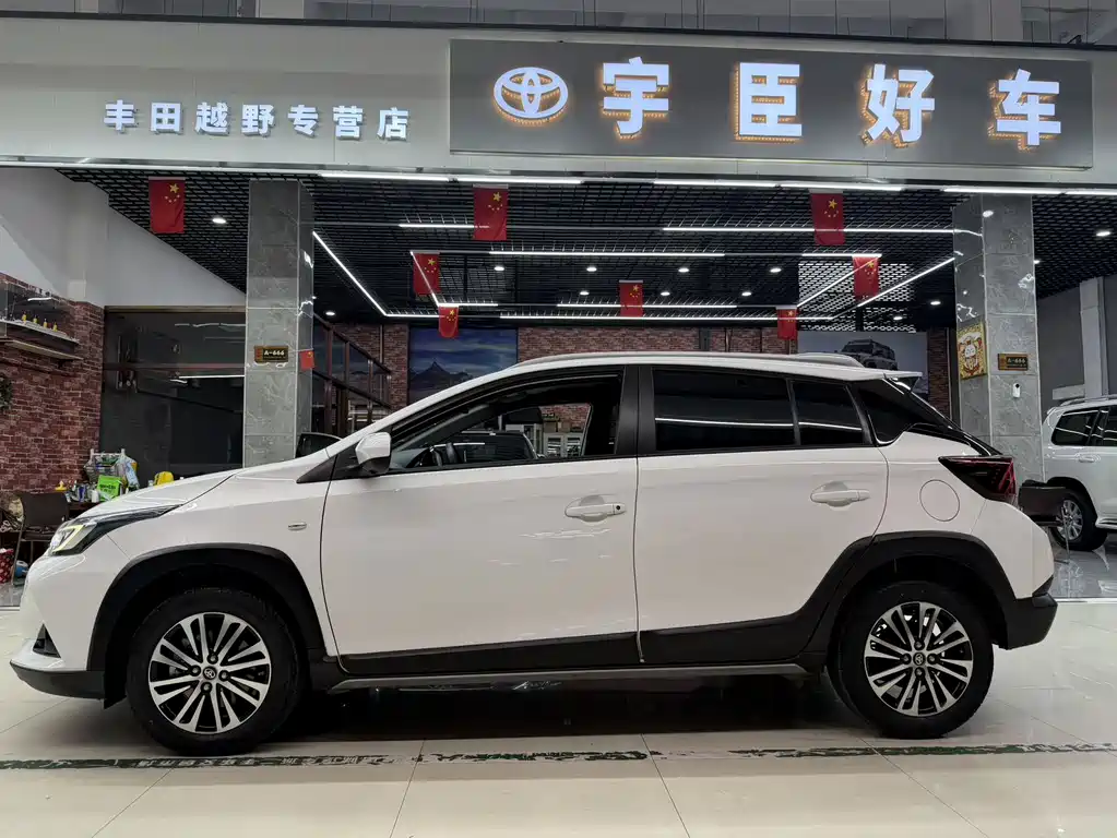 Toyota Yaris L 2022 — фото 21