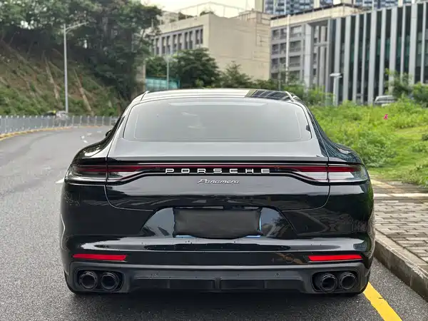 Porsche Panamera 2021