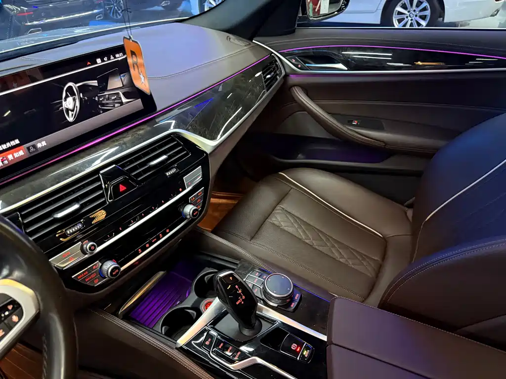 BMW 5 Series 2021