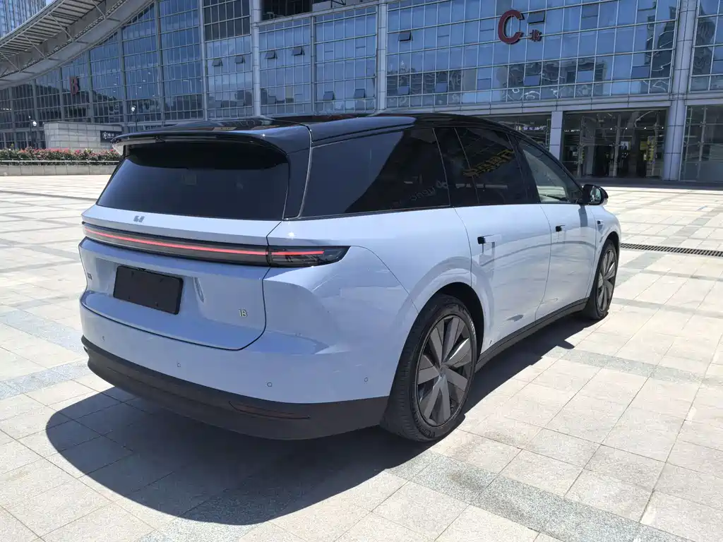 Li Auto i8 2025 — фото 10