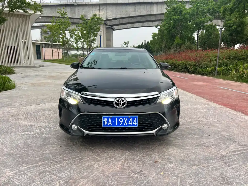 Toyota Camry 2015 — фото 8