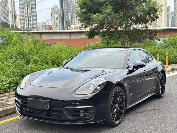 Porsche Panamera 2021