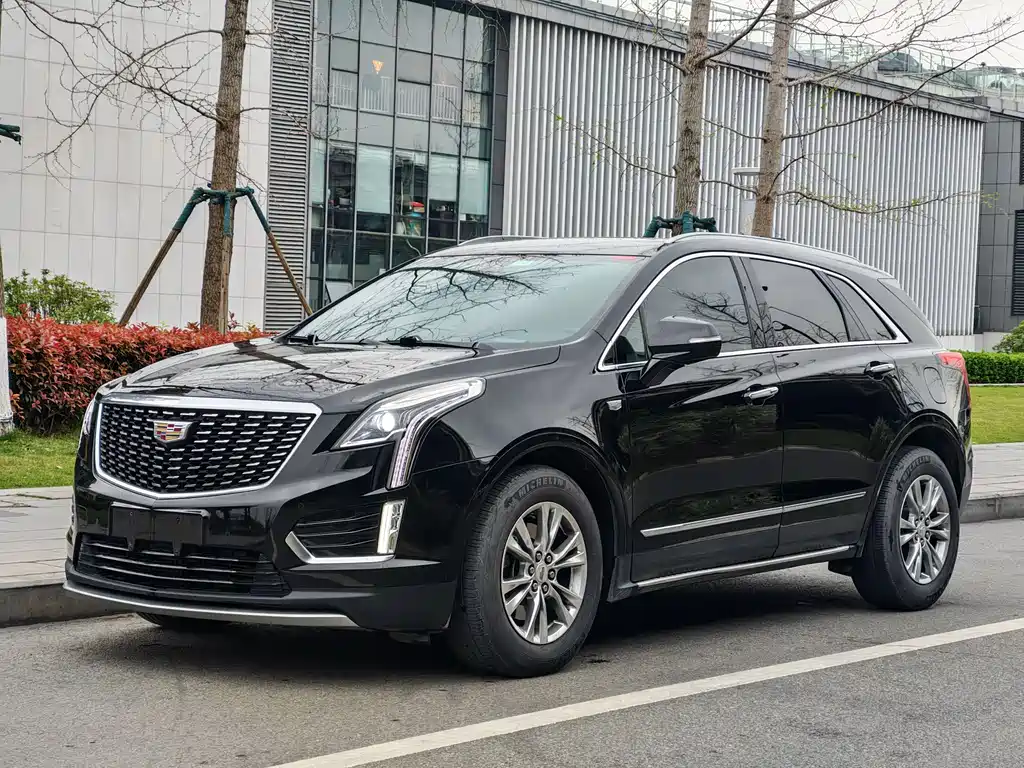 Cadillac XT5 2021 — фото 1