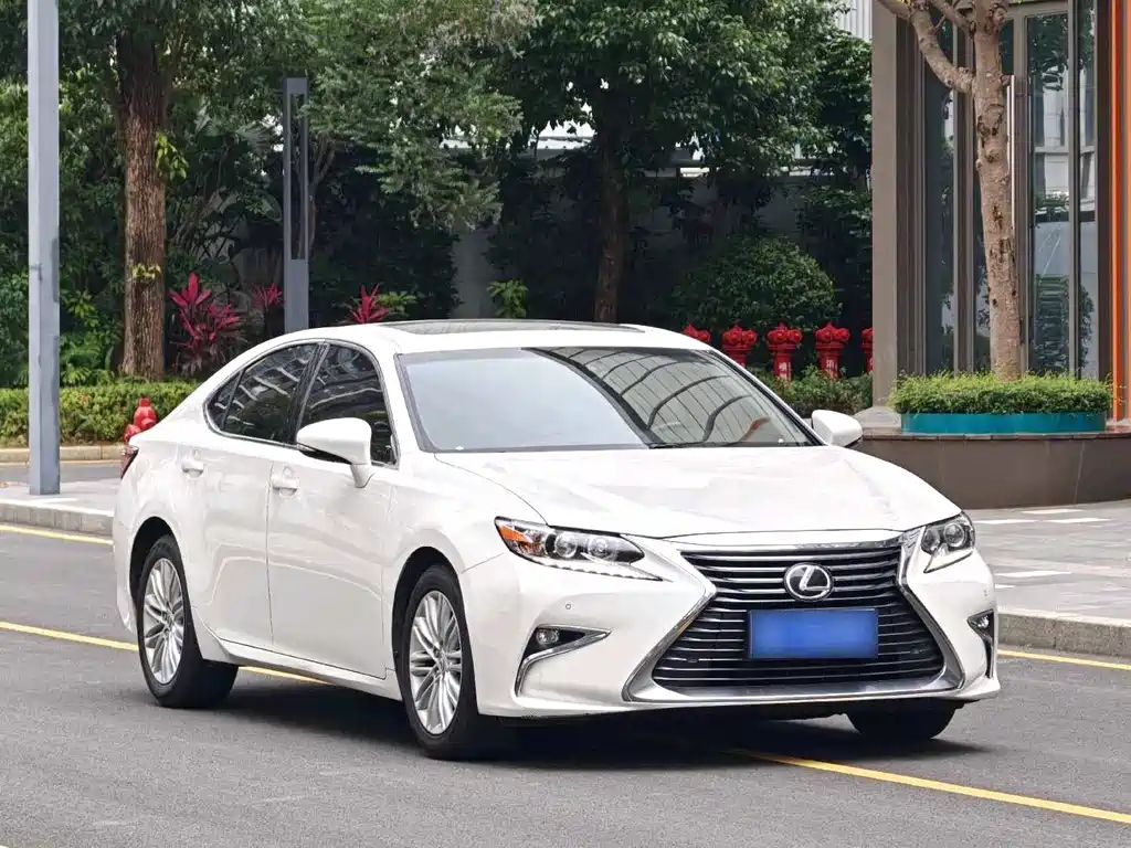 Lexus ES 2017 — фото 3